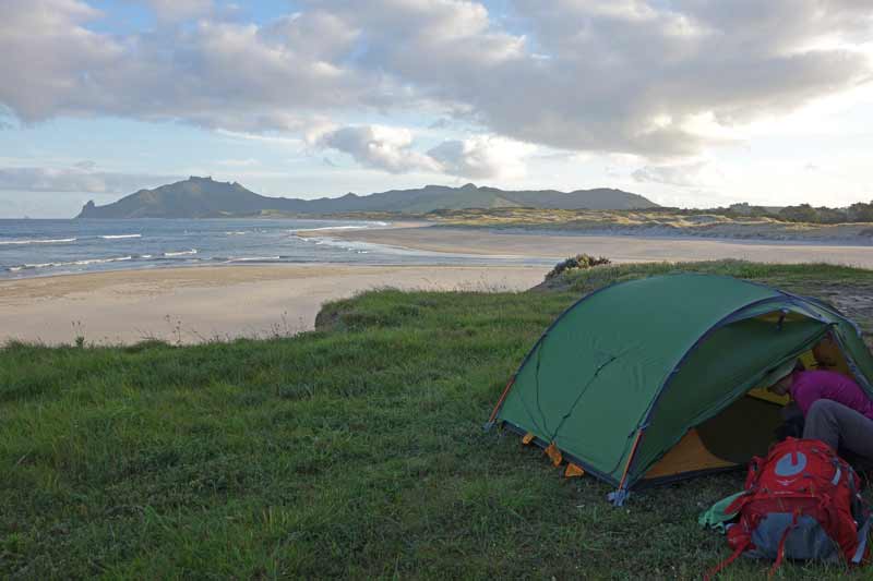 Zelt am Strand in Neuseeland
